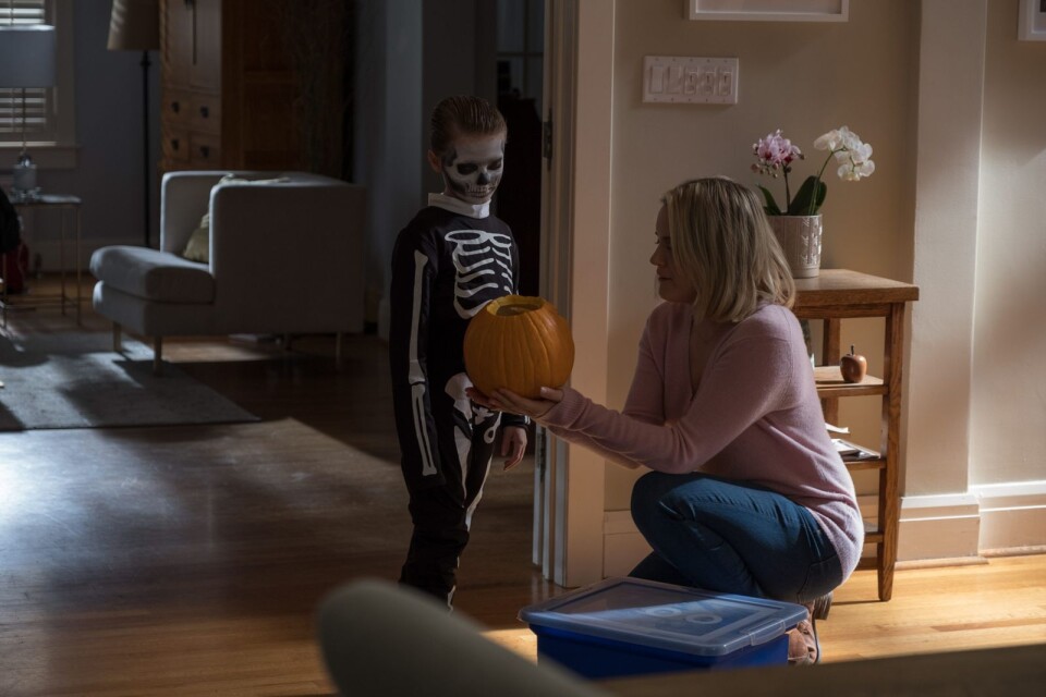 Lille Miles (Jackson Robert Scott) är inte som alla andra, vilket börjar oroa hans mamma Sarah (Taylor Schilling).