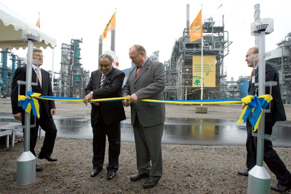 Svenska raffinaderiet Preem har för första gången på två decennier köpt råolja av Saudiarabien. Affären ses som en fortsättning på det rysk-saudiska oljekriget där saudiarabiska säljare gör intåg i Östersjöregionen, den ryska bakgården. Normalt köper Pr