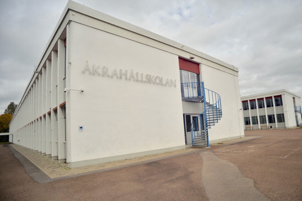 Huvudbyggnaden på Åkrahällskolan håller stängt nästa vecka.