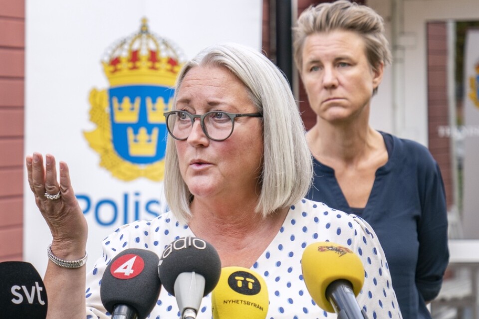 Åklagare Pernilla Åström, vid onsdagens presskonferens utanför polishuset i Kristianstad.