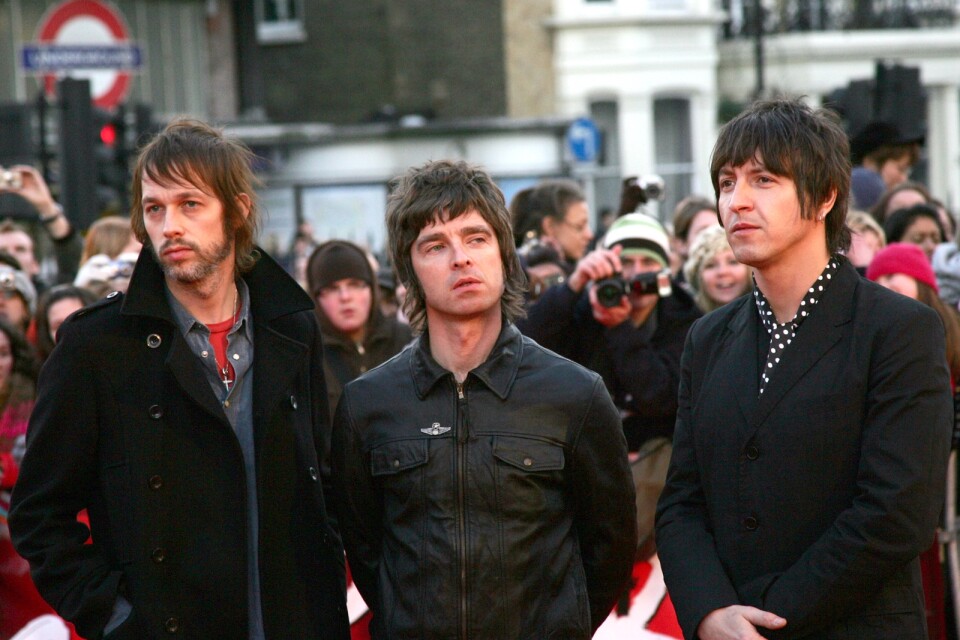 Andy Bell, till vänster, tillsammans med Oasis-kollegorna Noel Gallagher och Gem Archer på Brit Awards 2008. Arkivbild.