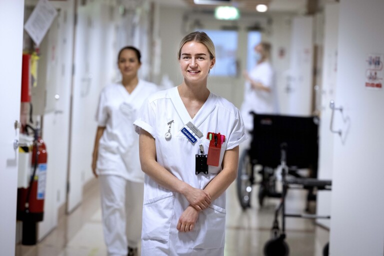 Sjuksköterskan Emma, 24, om sitt jobb: ”Gör skillnad”