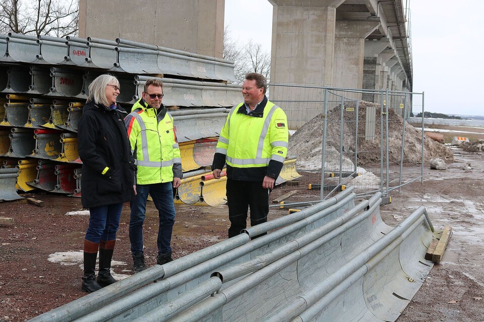 Katarina Seijsing från KLT, Joakim Sörenby från Svevia och Johan Wesley från Trafikverket är laddade inför starten av årets broreparationer på måndag, den 19 mars.