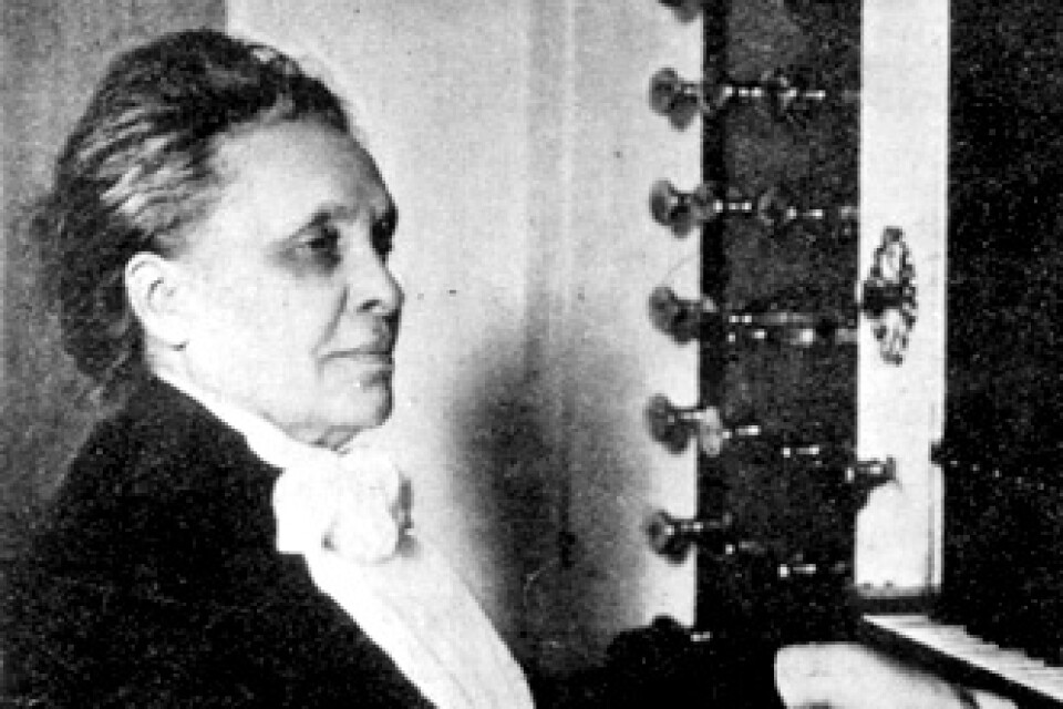 Tonsättaren Elfrida Andrée (1841–1929) var som organist en kvinnlig pionjär. Hon avled för 93 år sedan.