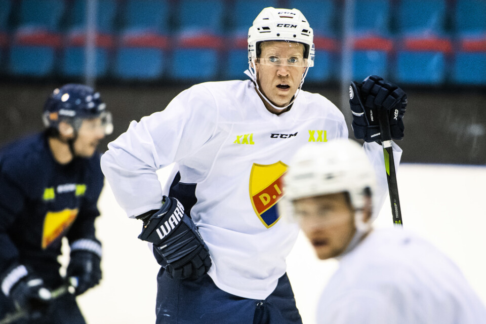 Andreas Engqvist avslutar ishockeykarriären. Arkivbild.