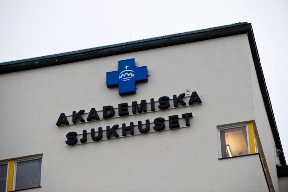 Inspektionen för vård och omsorg (IVO) kritiserar Akademiska sjukhuset i Uppsala sedan ett spädbarn dött kort efter en problematisk förlossning, rapporterar unt.se. I början av förra året skulle en 25-årig kvinna föda barn. I början såg alla prover ut a
