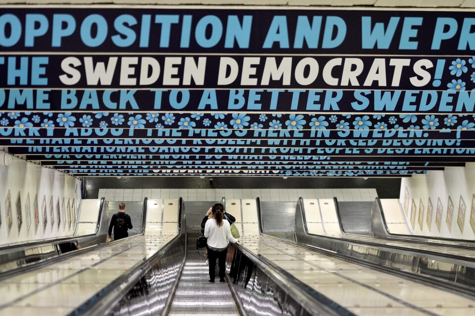 Sverigedemokraterna kampanj mot tiggeri tunnelbanan väckte debatt förra året och stoppades i Skånetrafiken.
