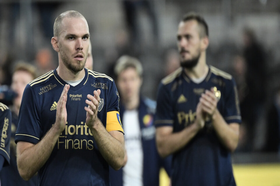 Djurgårdens Marcus Danielson applåderade hemmapubliken i Stockholm förra veckan. Det blev lagkaptenens sista match för klubben den här sejouren.