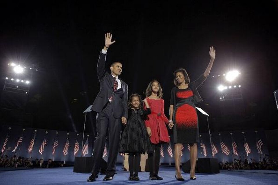 Barack Obama, med frun Michelle Obama och döttrarna Malia och Sasha efter att han förklarats som vinnare i presidentvalet, november 2008.