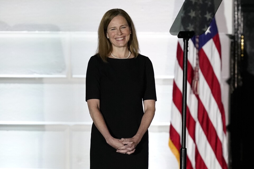 Amy Coney Barrett är nu HD-domare. Här under ceremonin för henne vid Vita huset på måndagskvällen, amerikansk tid.
