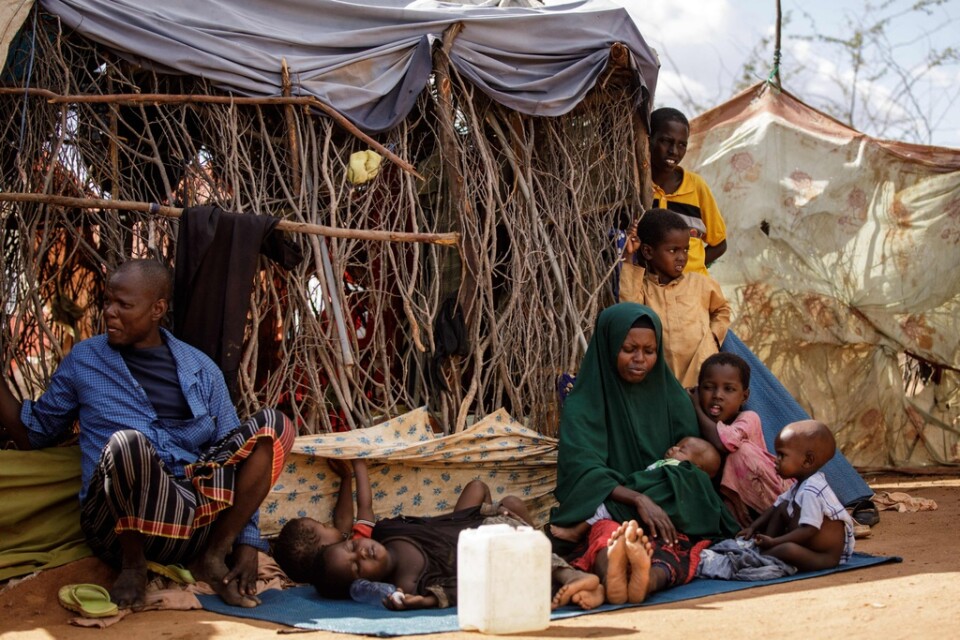 Ugash Adan Abdulahi och Shamsa Abdeekrashid Muhamud har vandrat 50 mil med familjen, från hembyn i södra Somalia till flyktinglägret Dadaab i Kenya.