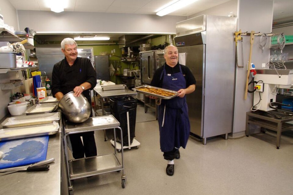 Jens Holmström och Inge Fälth har fått större svängrum i nya köket.