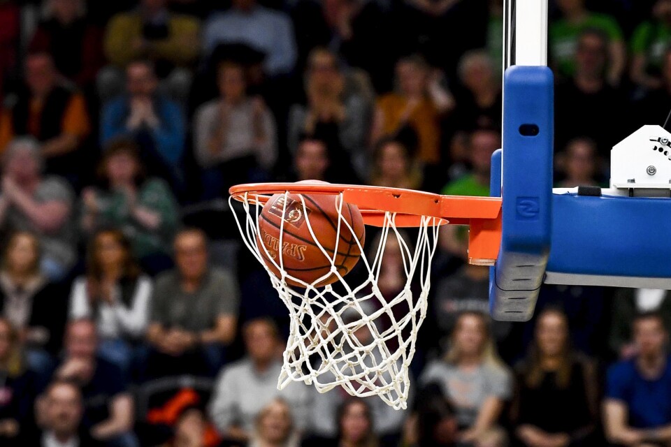 Två matcher i basketligans premiär skjuts upp på grund av coronasmitta i Nässjö och Umeå. Arkivbild.