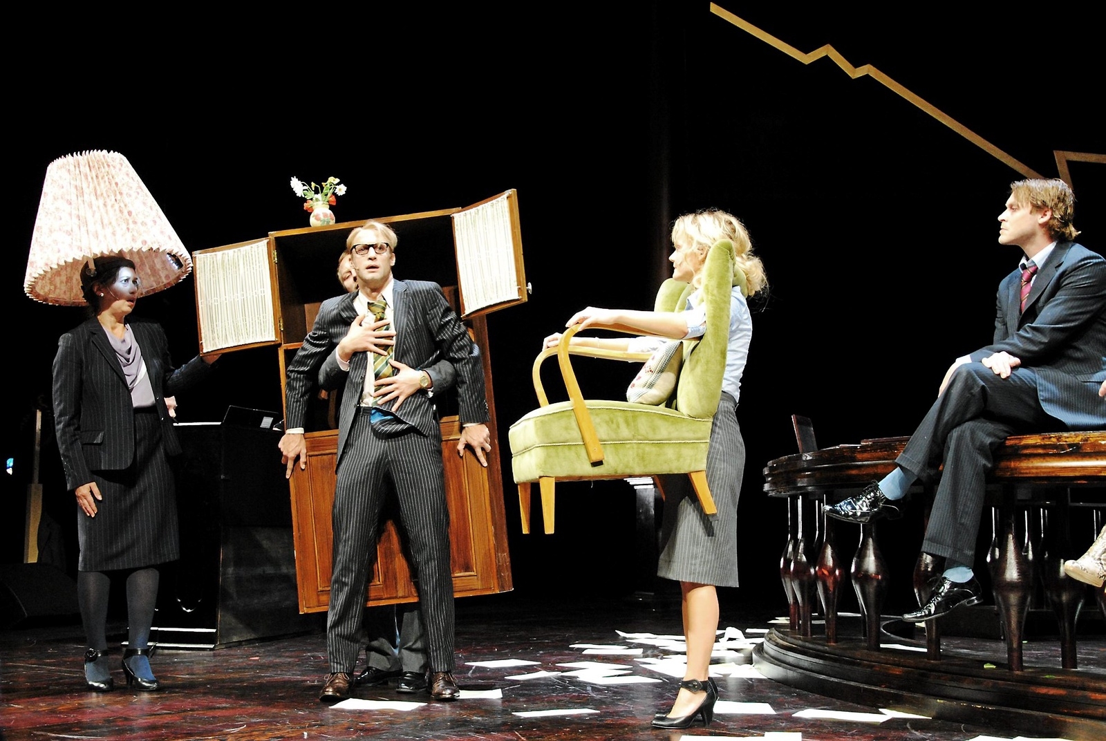 Musikalen Ingvar! - en musikalisk möbelsaga av Erik Gedeon och Klas Abrahamsson spelades våren 2012. Foto: Yvonne Erlandsson