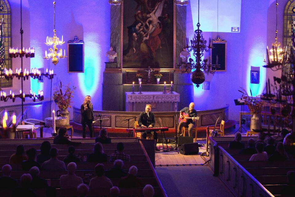 Michael Jeff Johnson trio spelade och sjöng i Kristdala kyrka. Foto: Mikael Algotsson