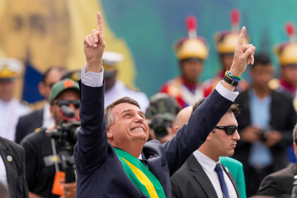 Brasiliens president Jair Bolsonaro stod värd för militärparader.