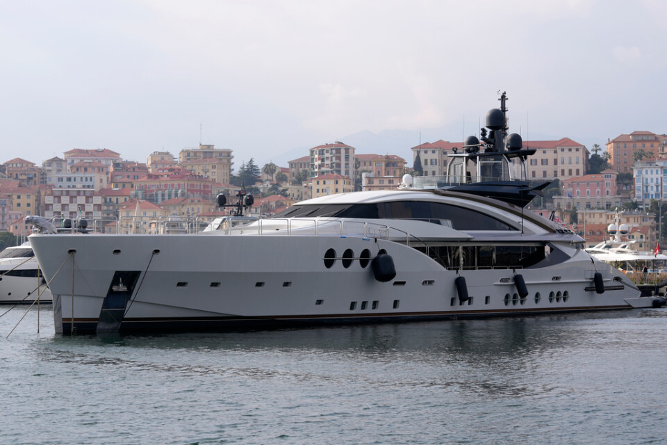 Den ryske oligarken Aleksej Mordasjovs yacht Lady M (på bilden) har redan tagits i beslag. Nu riskerar en annan mångmiljardbåt i oligarkens ägo att tas omhand. Arkivbild