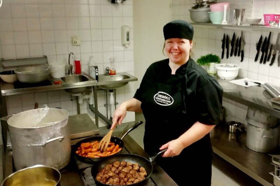 Kocken Karin Poley har jobbat i kök i över 25 år i olika länder, nu ska hon hjälpa Jämshögs Gästgiveri att lyfta med hjälp av viltkött och andra kulinariska läckerheter.
