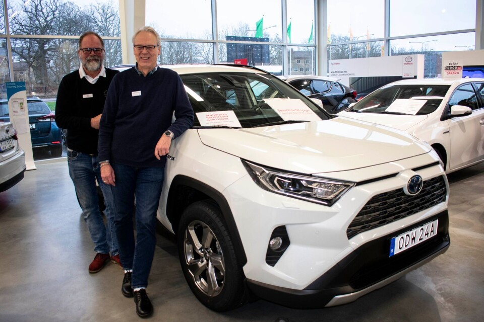 Niclas Sturesson, försäljningschef, och Bengt-Göran Nilsson, säljare, på Toyota i Karlskrona berättar vad du ska tänka på när du köper bil.