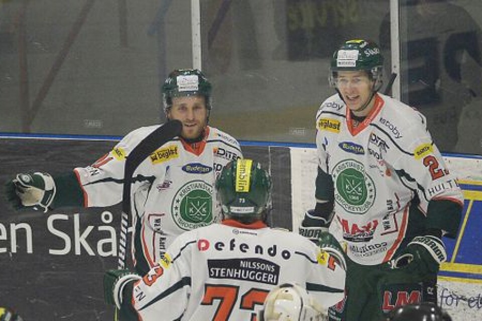 Daniel Andersson (till höger) gjorde 1–0-målet mot Vimmerby.