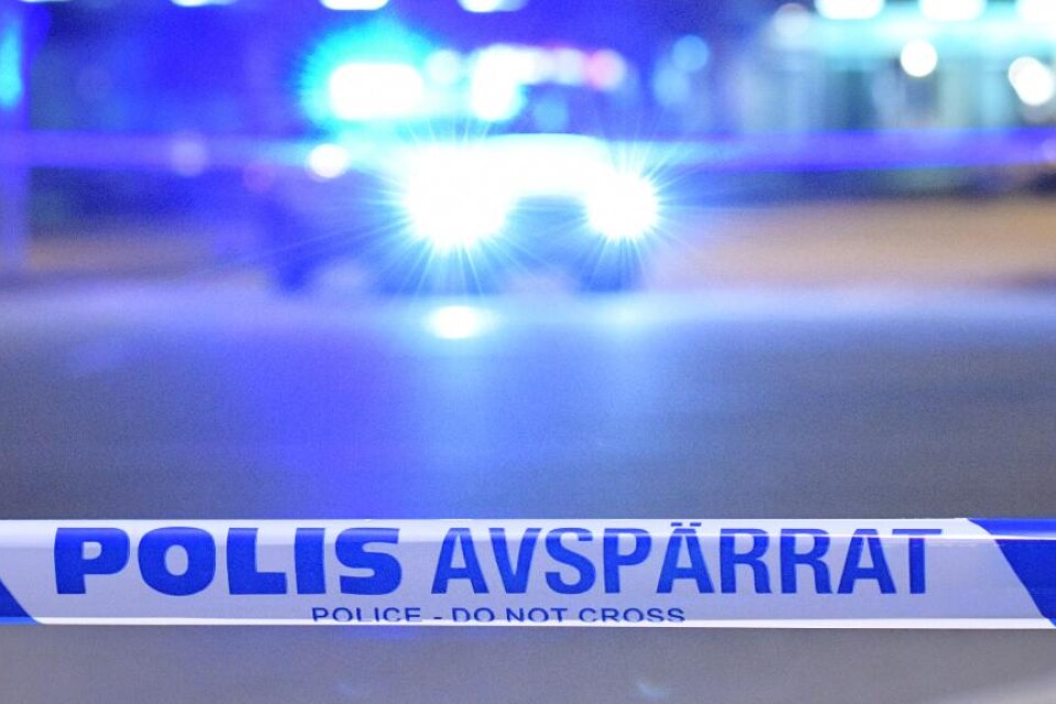 Flera personer har varit inblandade i ett bråk i Helsingborg. Två personer har skadats, uppger polisen i region Syd. Det är oklart vilken typ av skador det rör sig om. Flera personer ringde och larmade om bråket vid klockan 23.15. Polis skickades dit o