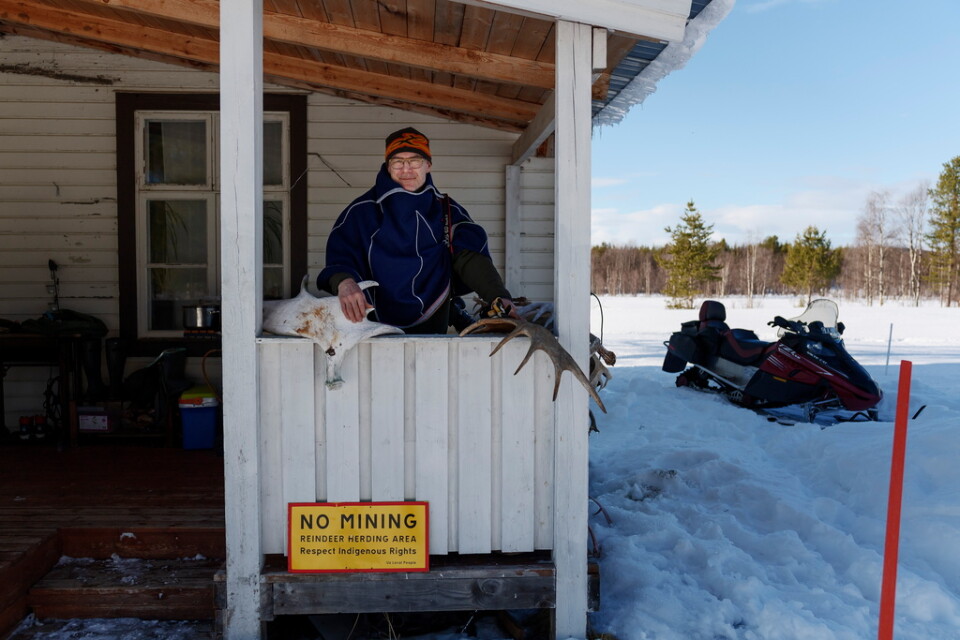 Den samiska aktivisten Tor Tuorda har kritiserat gruvplanerna sedan 2006. Han bor mindre än en mil från det område där dagbrottet skulle ligga.