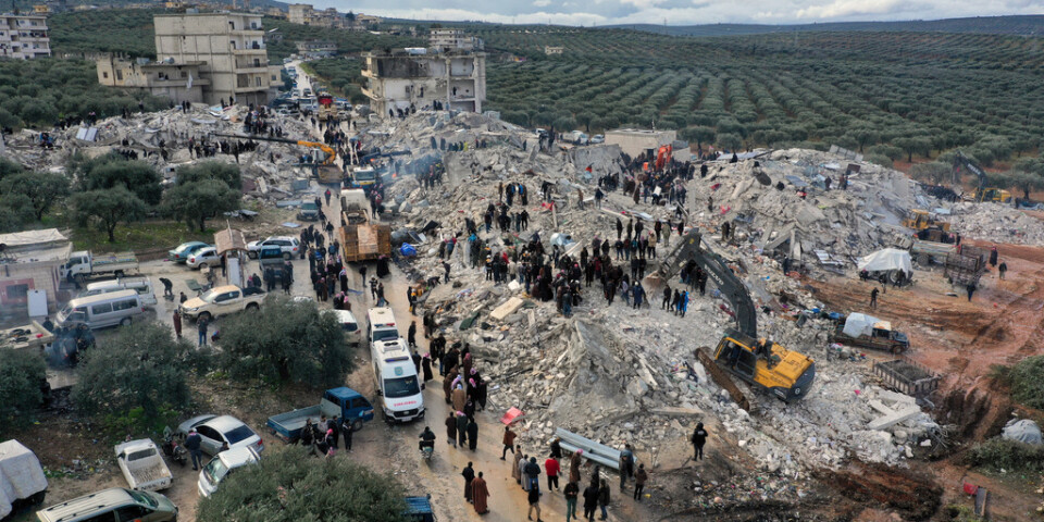 Hela kvarter har rasat samman i staden Haram i nordvästra Syrien, på gränsen till Turkiet – en av de många orter där räddningsarbetet pågår för fullt.