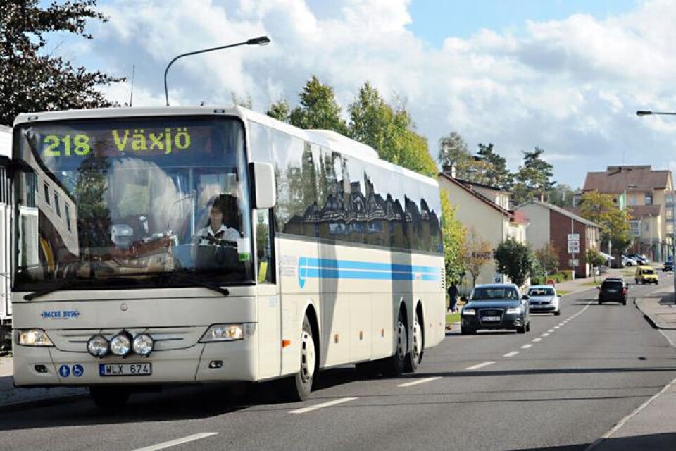Dackebuss försvinner från Lessebo kommun juni 2013. Foto: Sif Erlandsson
