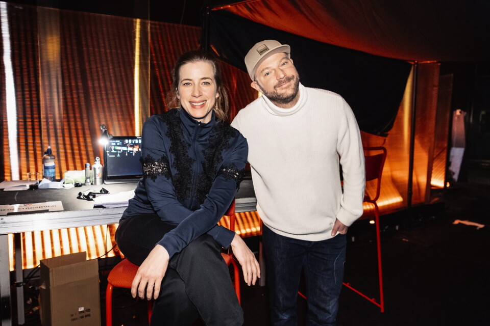 Anna Granath och Micke Mårtensson har skrivit manus till Melodifestivalen i år. Pressbild.