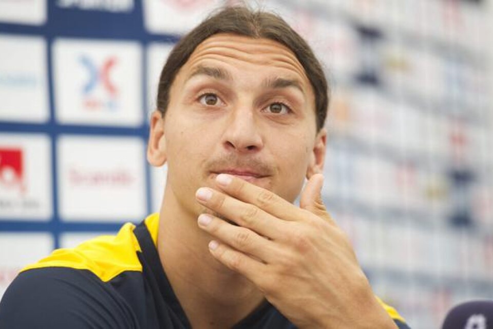Fotbollslandslagets lagkapten Zlatan Ibrahimovic höll på söndagen presskonferens på träningsanläggningen Kontja-Zaspa.
