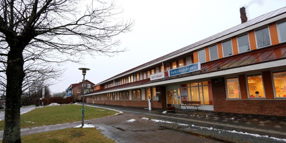 Att flytta barnmorskemottagningen från Bollebygds vårdcentral samtidigt som kommunen planerar för en familjecentral vore ett rejält bakslag.