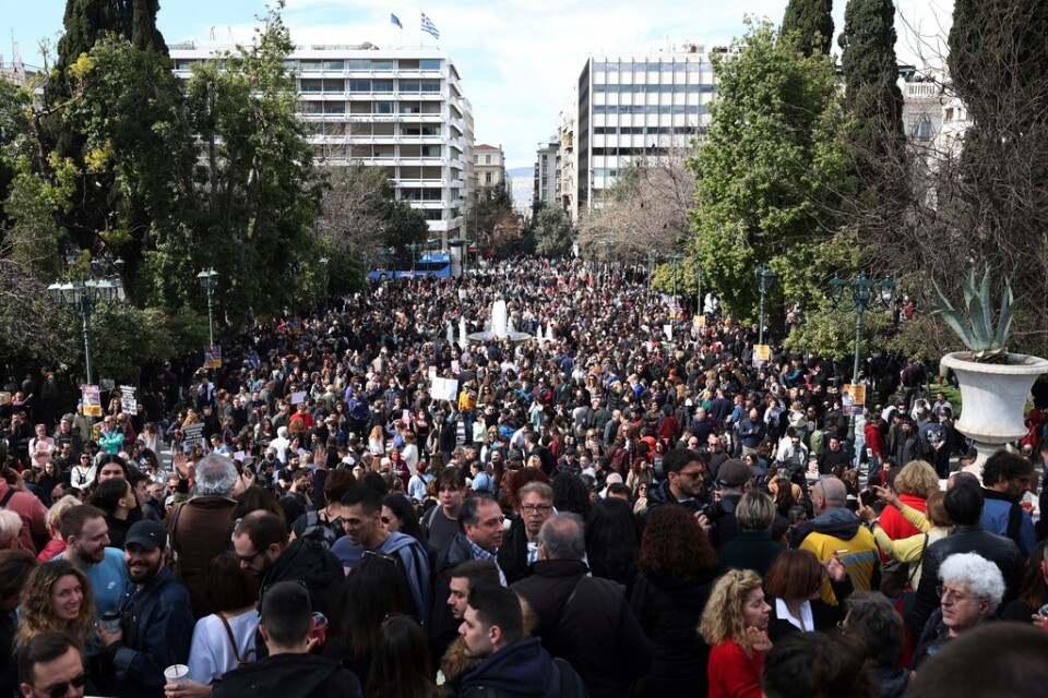 Tusentals demonstranter samlade på torget Syntagma i Greklands huvudstad Aten på söndagen.