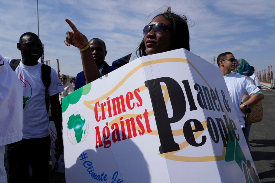 Demonstranter uppmanar till klimatåtgärder på den hårt drabbade afrikanska kontinenten inför FN:s klimattoppmöte COP27 i Egypten.