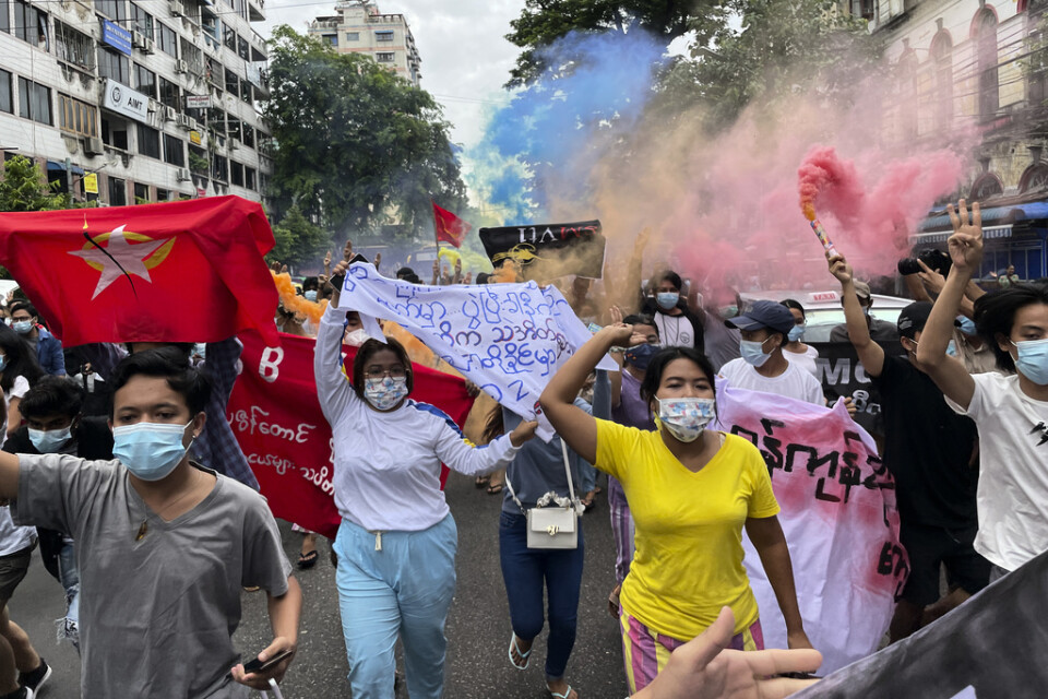 Studenter under protester i Rangoon i juli. Arkivbild.