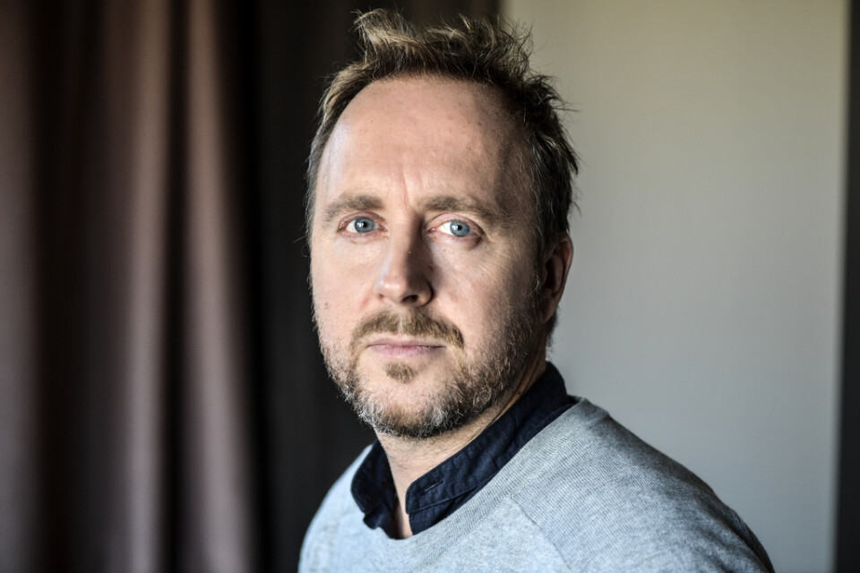 Carl Javér, som har regisserat dokumentären "Rekonstruktion Utøya", menar att vi har ett ansvar att förmedla vittnesmål från svåra händelser. Arkivbild.