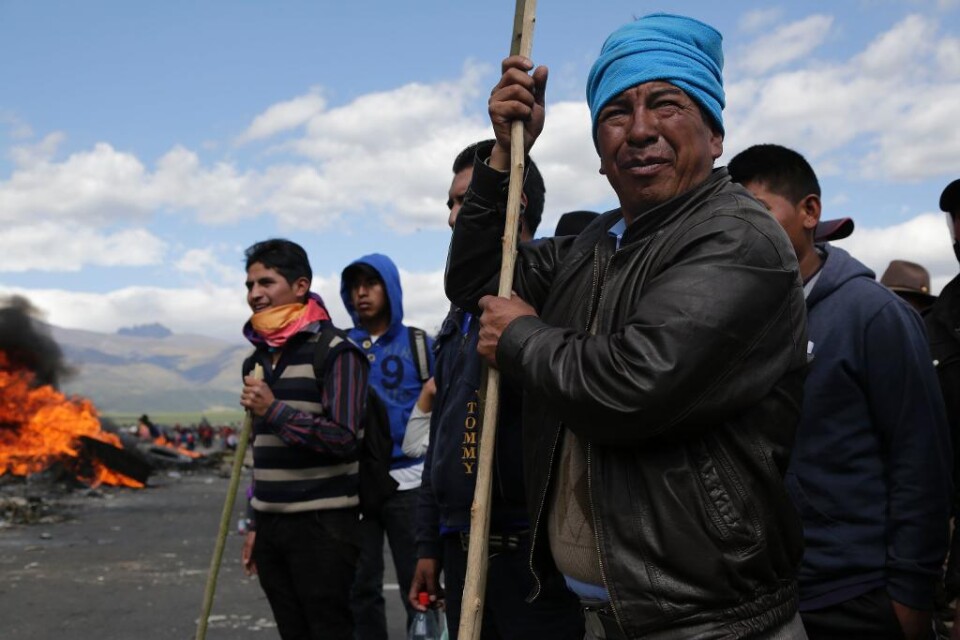 Ecuadors största organisation som samlar ursprungsfolk har utlyst ett \"uppror\" mot president Rafael Correa och hans regering. I går lamslogs landet av en generalstrejk och protesterna fortsätter. Generalstrejken hade utlysts av landsorganisationen FUT