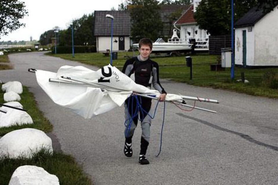 Gustav Lindqvist från sjöscouterna har seglat sedan han var sju år.