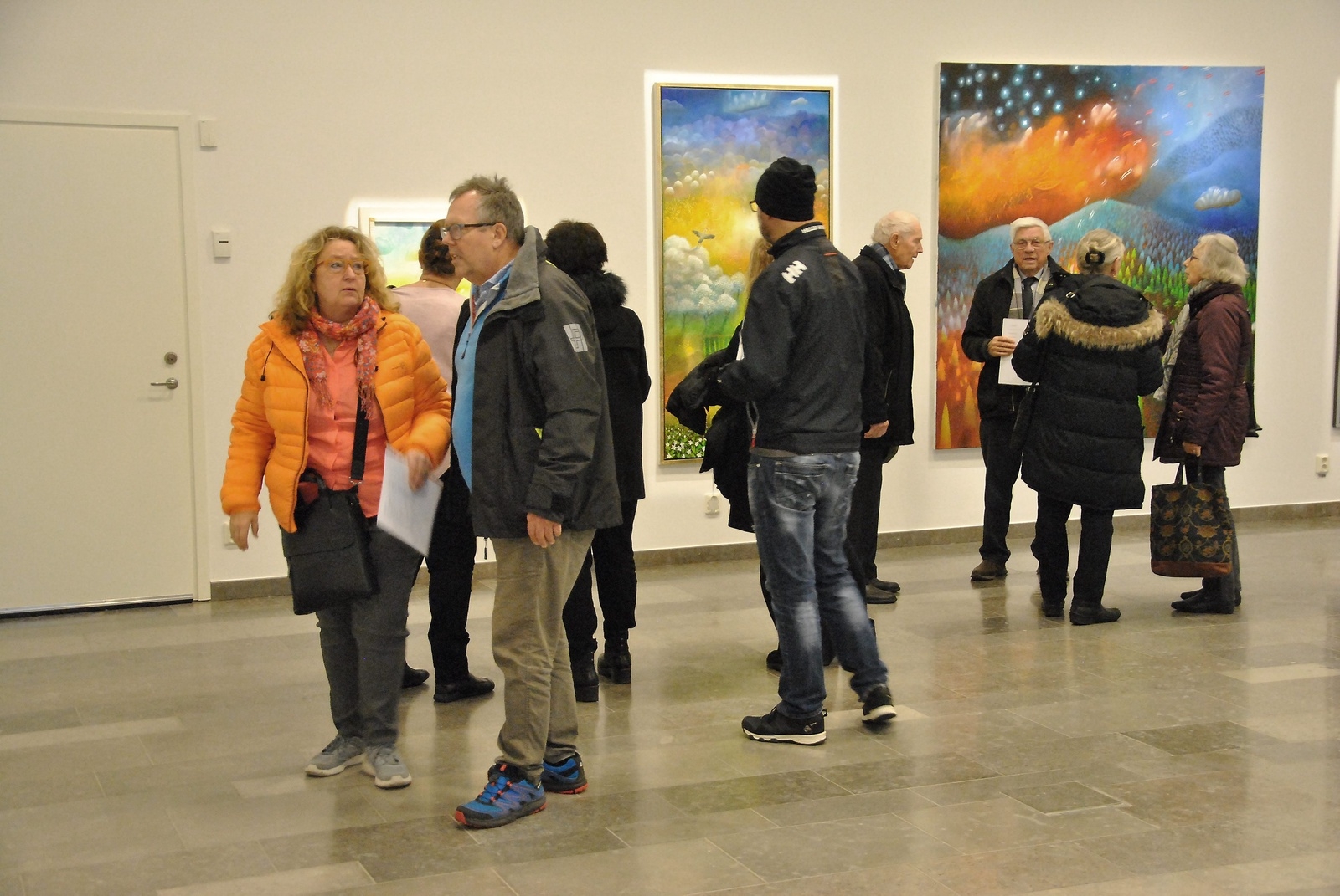 På lördagen var det också vernissage i utställningshallen med konstnären Stefan W Igelström. Foto:hans Bryngelson