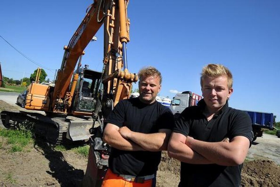 Mikael Gunnarsson och Michael Larsson har utökat LM Transport med entreprenad- och anläggningsverksamhet. Bild. Tommy Svensson