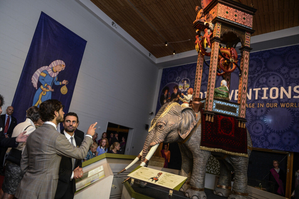 Prins Carl Philip, hertigen av Värmland på utställningen '1001 intentions. The Enduring Legacy of Muslim Civilisation', på Värmlands museum i augusti 2013. Arkivbild.
