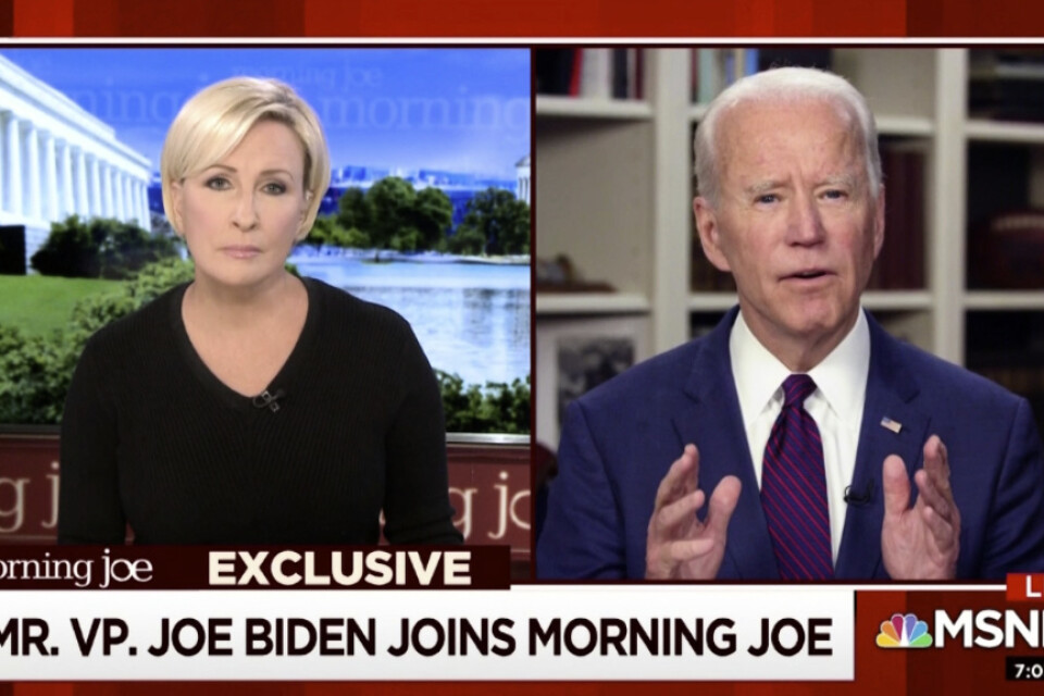 Joe Biden (till vänster) bredvid programledaren Mika Brzezinski i Morning Joe.
