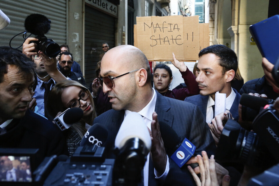 Den maltesiske affärsmannen Yorgen Fenech har ställts inför rätta anklagad för att ha varit med och planerat journalistmordet. Här möter han, som fri mot borgen, ett medieuppbåd efter ett domstolsframträdande i fredags.
