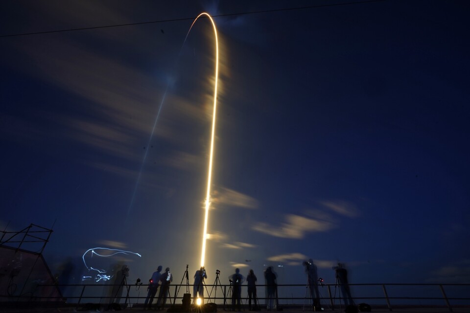 Falcon 9-raketen lyfter från Kennedy Space Center i Florida.