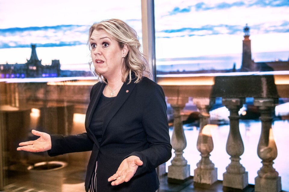 Socialminister Lena Hallengren (S) effektuerar M/KD-budgeten.