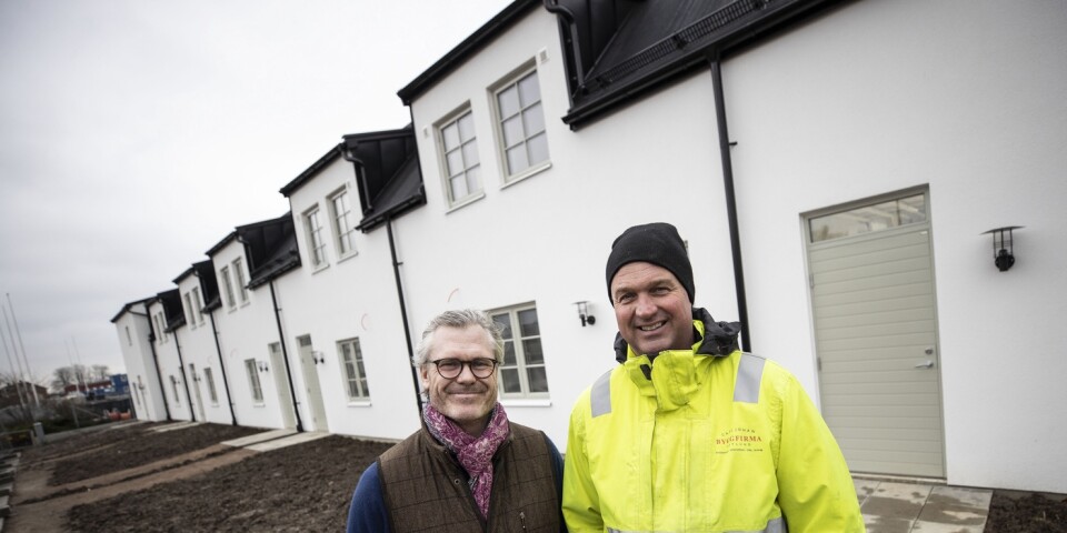 Christopher Åkerblom och Carl Johan Östlund är positivt överraskade över intresset när de släppte en kommande etapp av bostadsrätter i Anderslöv.