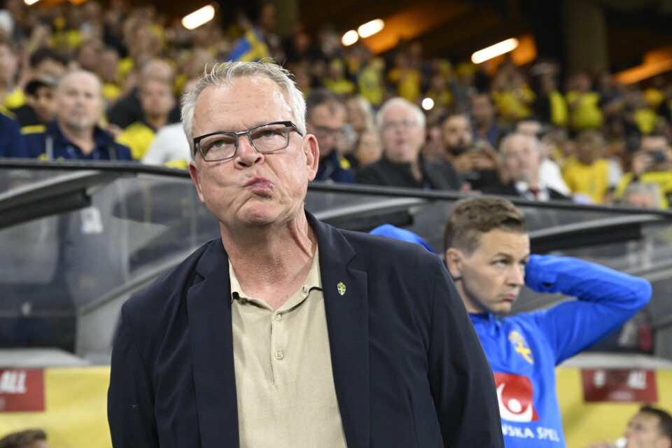 Förbundskapten Janne Andersson tänker fullfölja sitt kontrakt men Anderssonepoken är oåterkalleligen över enligt tidningarnas krönikörer.