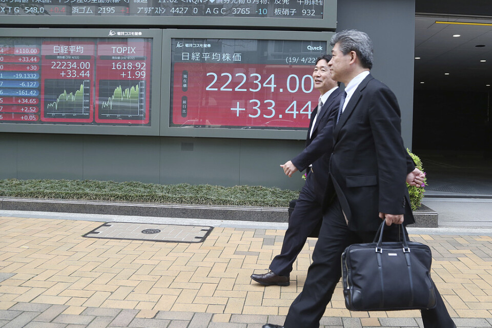 Tokyobörsen steg något under måndagen.