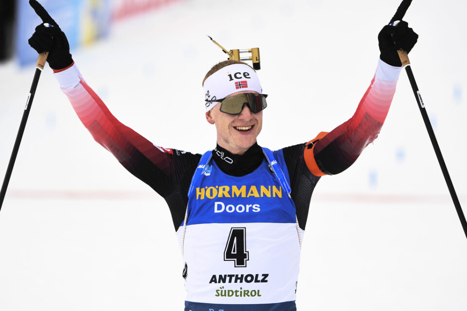 Norges Johannes Thingnes Bø vann herrarnas masstart i VM i Antholz.