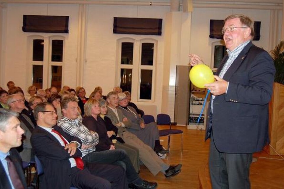 Genom ballonger och skämt övertygade Nils Simonsson publiken att hälsa går att tänka fram. Bild: Sofia Bergström