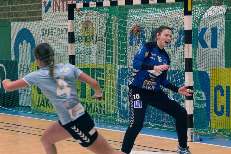 Evelina Källhage och hennes lagkamrater i H65 Höör hade lekstuga med Lucie Satrapova och KHK.